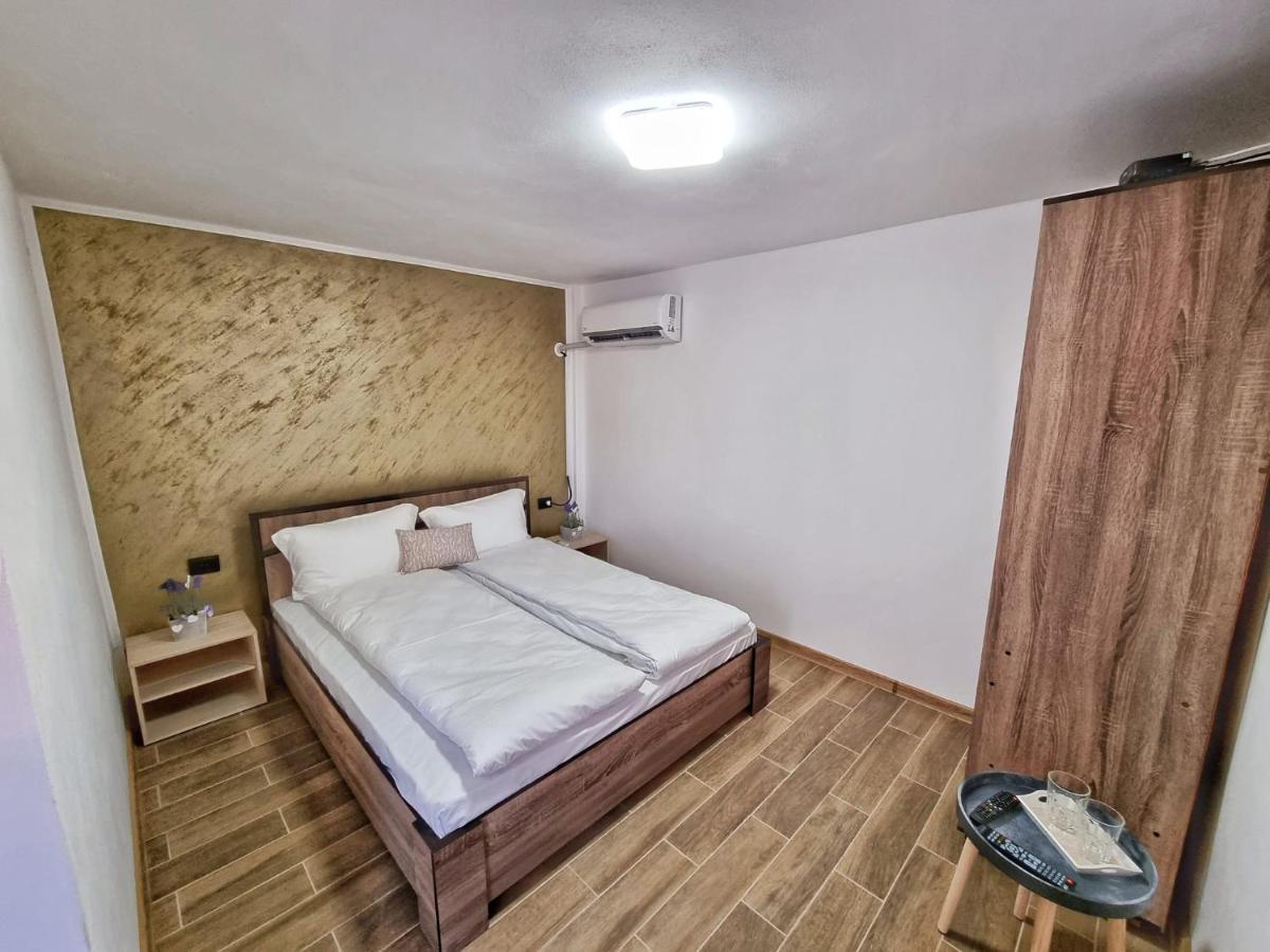 Cabana Varad Coronini Moldova Veche Exteriér fotografie